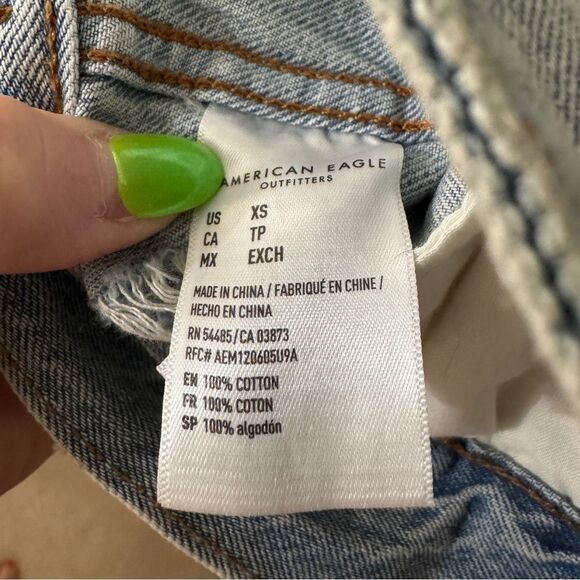 Women’s American Eagle Oversized Distressed Jean Jacket XS - Picture 4 of 4